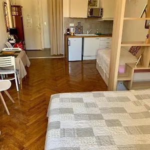 https://studio-rue-massena.fr-provencehotel.com