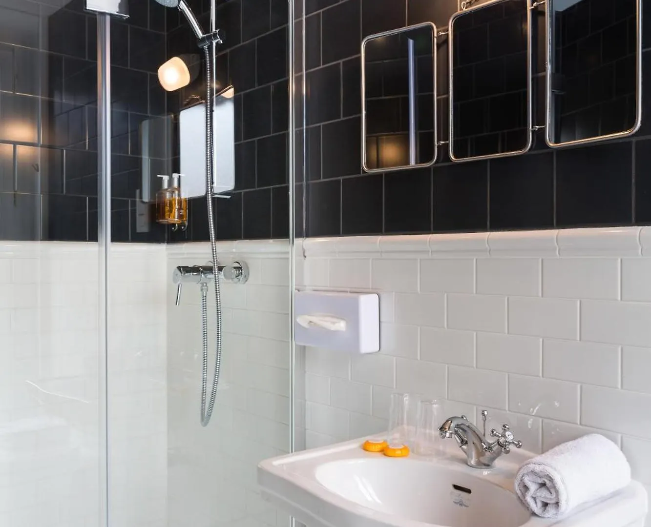ליון Hotel Silky By Happyculture 4*,